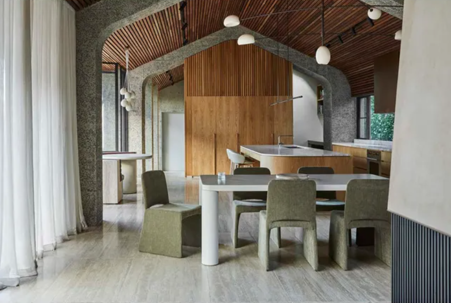 Classic Round Leg Dining Table