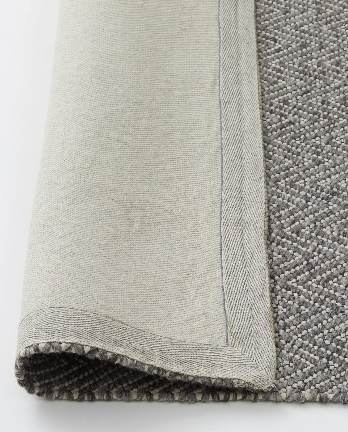 Tar Chevron Rug - 2x3m