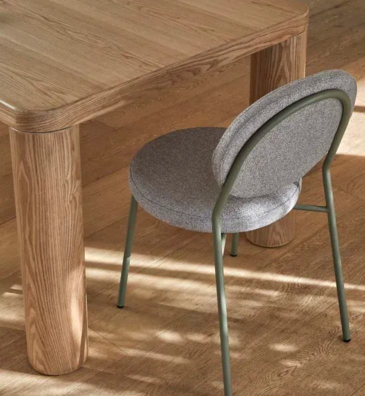 Classic Round Leg Dining Table