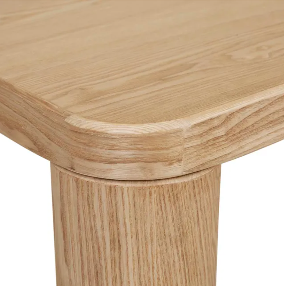 Classic Round Leg Dining Table